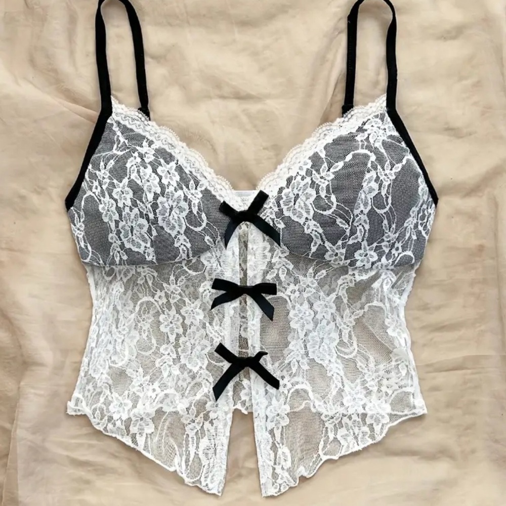 Lace Camisole with Black Accents brand new in package - Picture 3 of 5